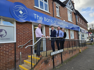Sir Gavin Williamson visiting the Bank of Wellbeing