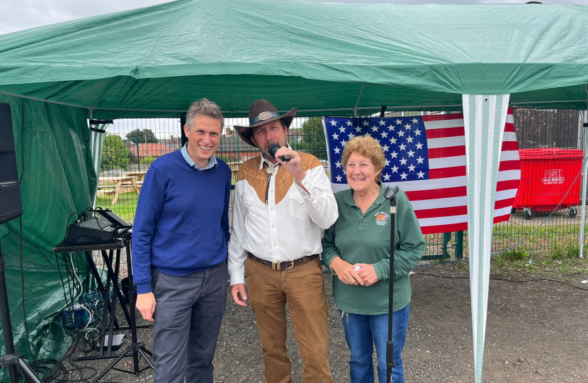 (L) Sir Gavin Williamson, Joan Lockley (R)