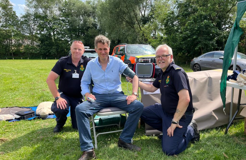 Sir Gavin Williamson attended the Featherstone and District Community First Responders’ Summer Spectacular, where he took part in a mass CPR session. 