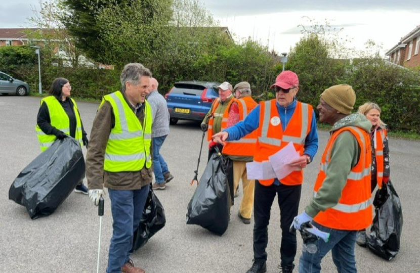 Sir Gavin Williamson is joined by members of the Essington Wombles and Friends of Essington