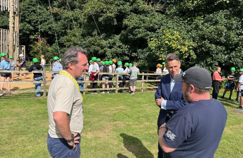 Sir Gavin Williamson meets team leaders at the NCS site