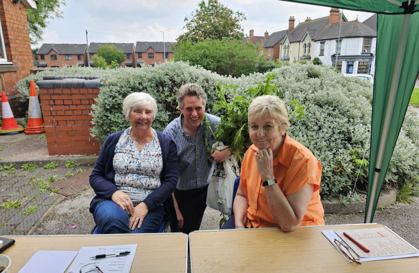 Sir Gavin Williamson is joined by residents in Cheslyn Hay