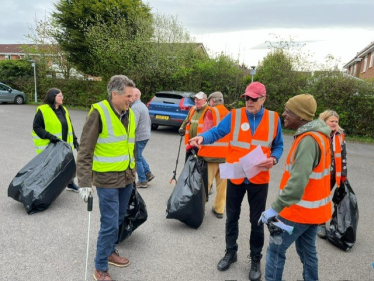 Sir Gavin Williamson is joined by members of the Essington Wombles and Friends of Essington