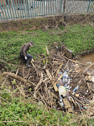 Sir Gavin Williamson clearing the Scotchbrook Culvert in Stone